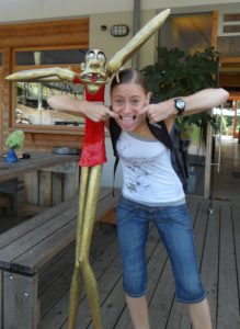 Cornelia Brückner mit Figur
