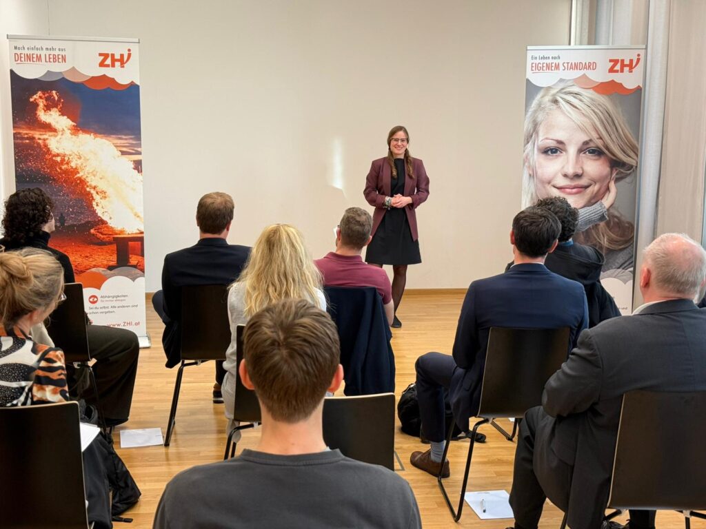 Cornelia Brückner spricht vor Publikum