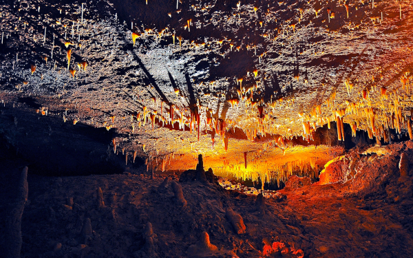 Tropfsteinhöhle 600